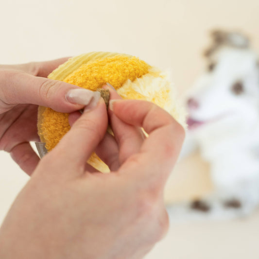 Lambwolf Toto Small Schnüffelspielzeug ohne Quietscher für Hunde als Geschenk